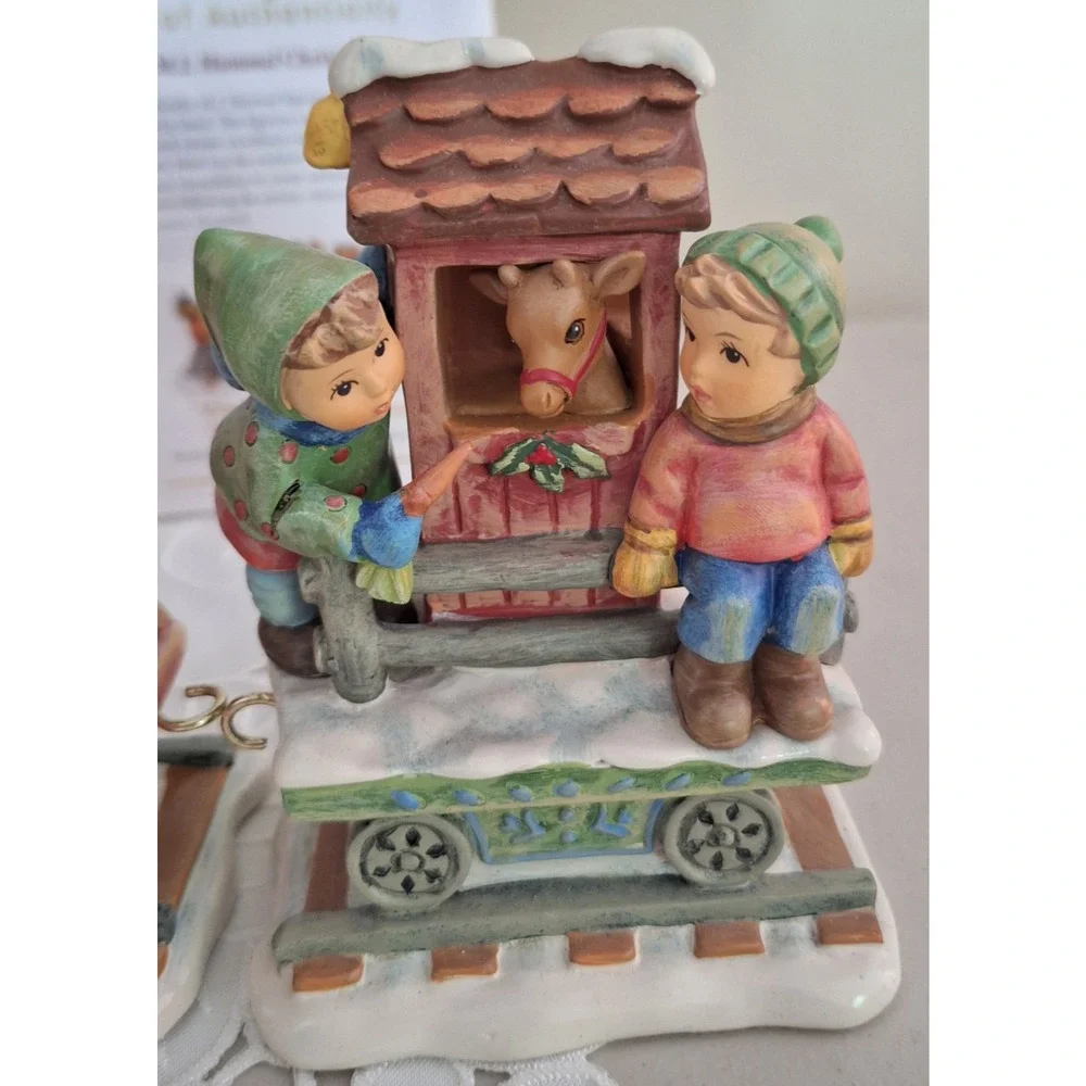 Danbury Mint The M.I. Hummel Christmas Express 5 Piece Train Set w/ COA and Box